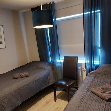 Apartment Near The Airport Njarthvik Esterno foto