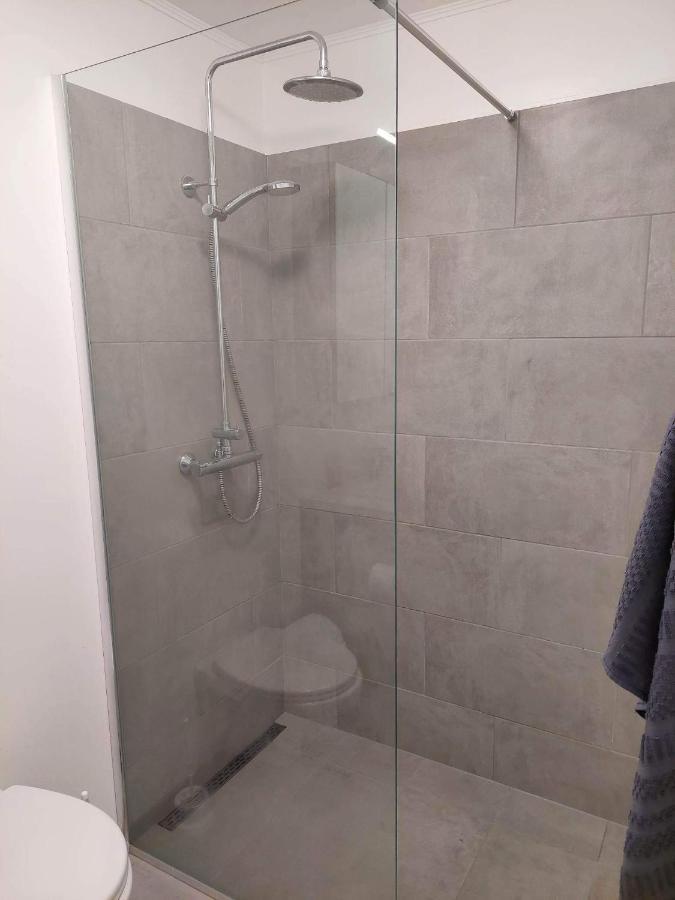 Apartment Near The Airport Njarthvik Esterno foto