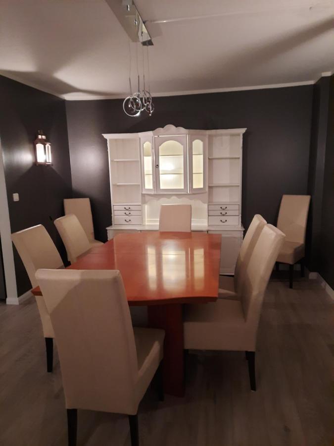 Apartment Near The Airport Njarthvik Esterno foto