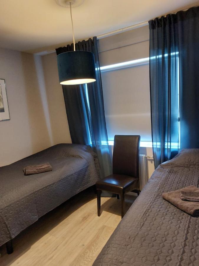 Apartment Near The Airport Njarthvik Esterno foto