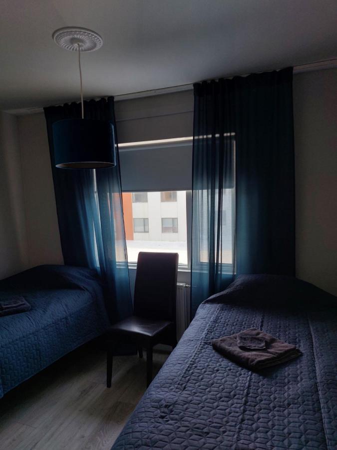 Apartment Near The Airport Njarthvik Esterno foto