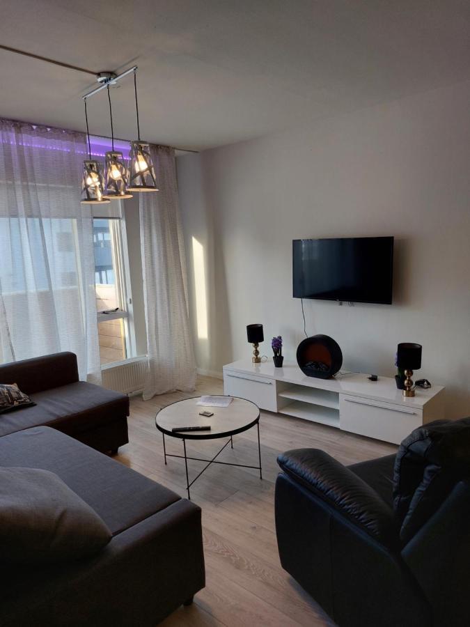 Apartment Near The Airport Njarthvik Esterno foto